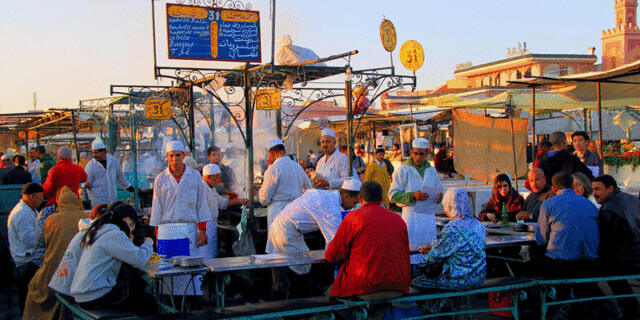 warung-kaki-lima-di-Maroko