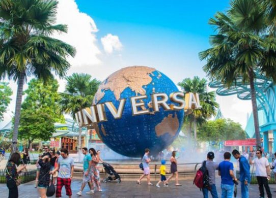 Universal Studio Singapore: The Jurrasic World !